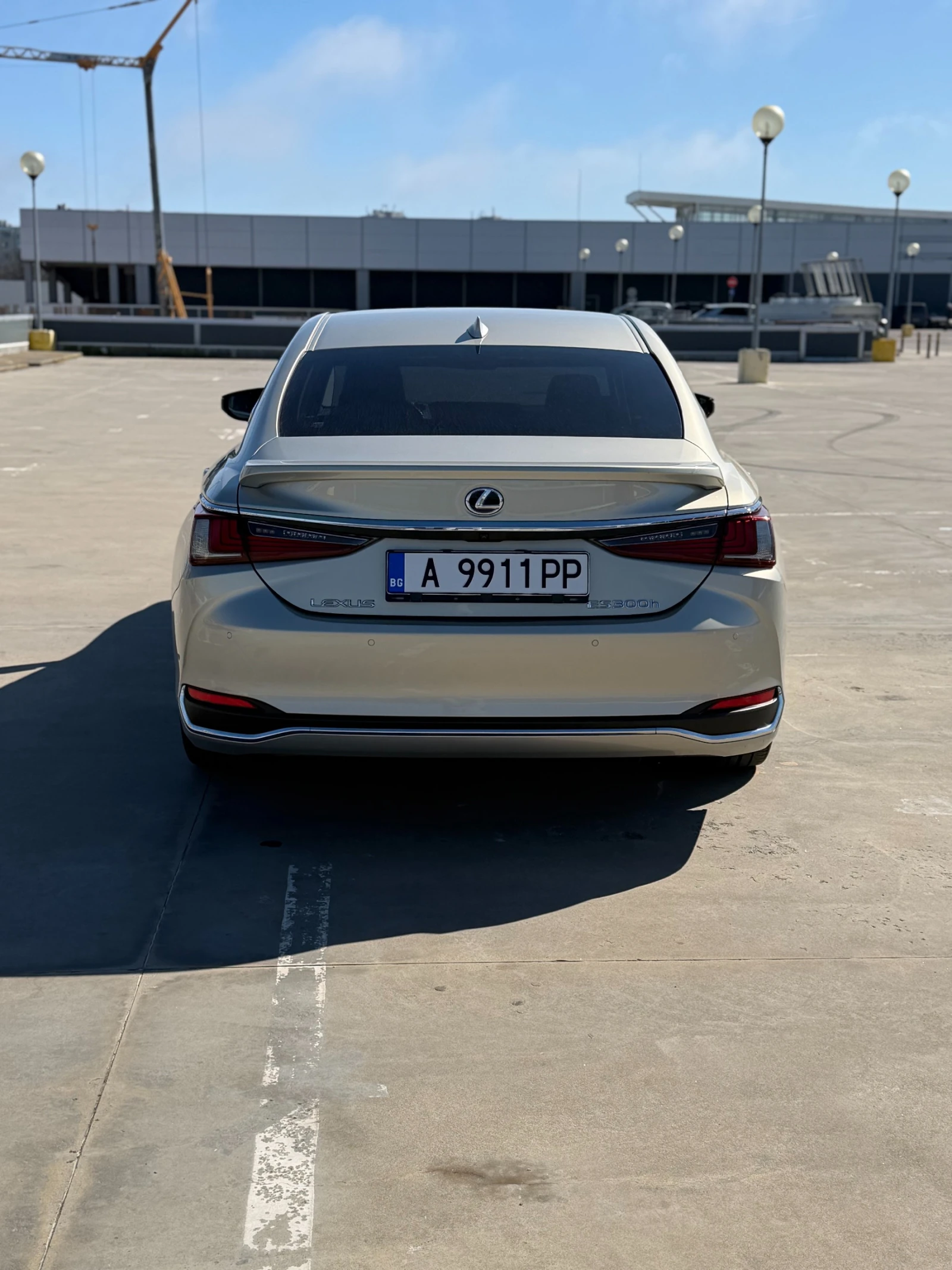 Lexus ES 300 h Facelift Executive, снимка 4 - Автомобили и джипове - 53789473