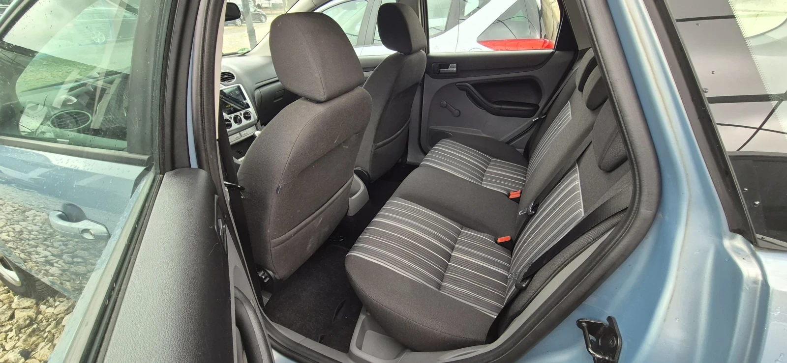 Ford Focus 1.6 NAVI, снимка 14 - Автомобили и джипове - 53952692