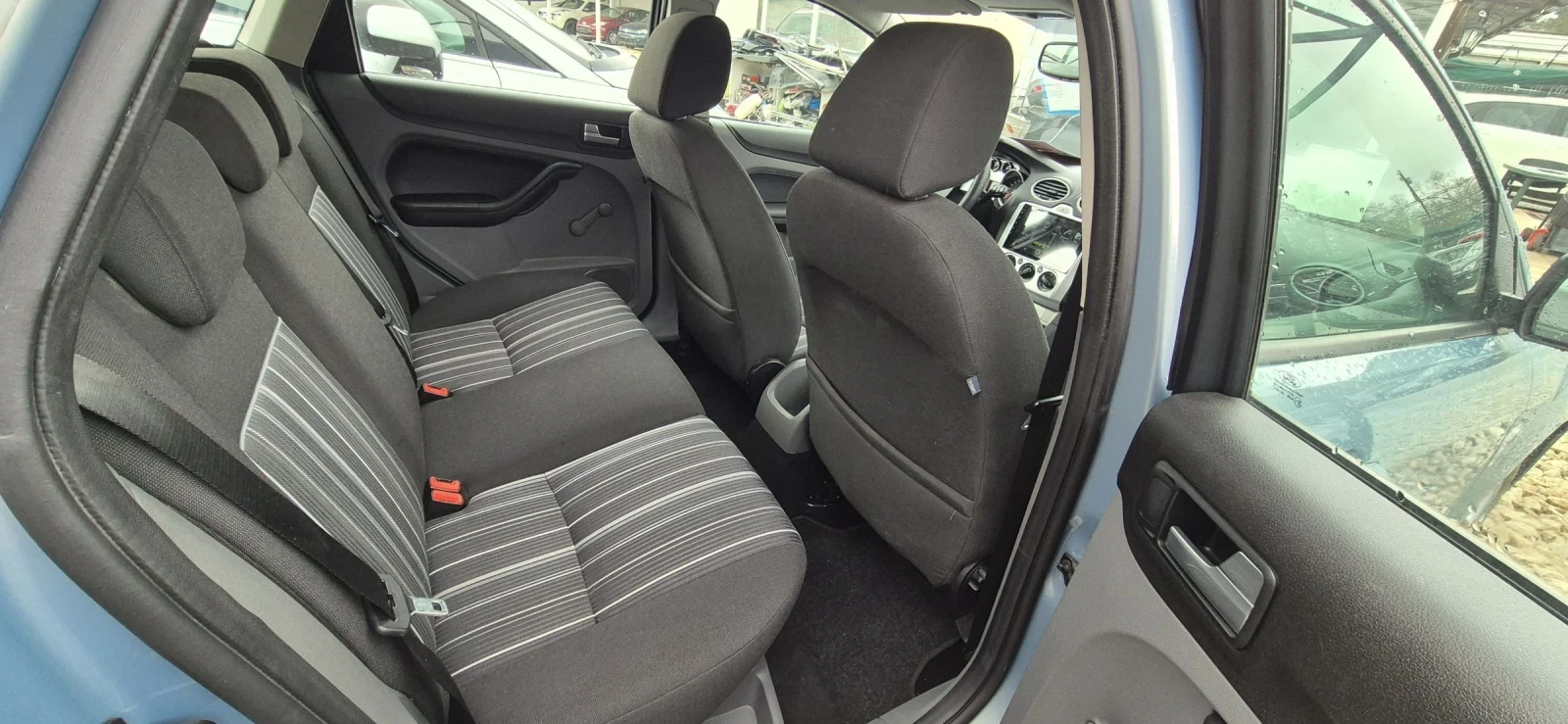 Ford Focus 1.6 NAVI, снимка 15 - Автомобили и джипове - 53952692