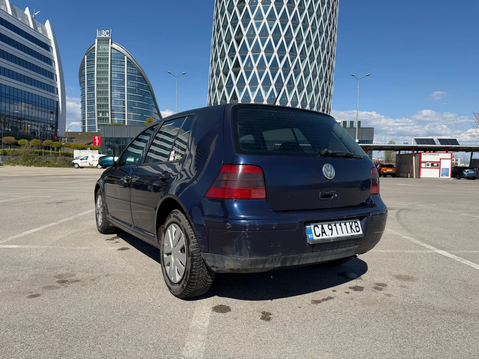 VW Golf 1.8 LPG, снимка 3 - Автомобили и джипове - 53958912