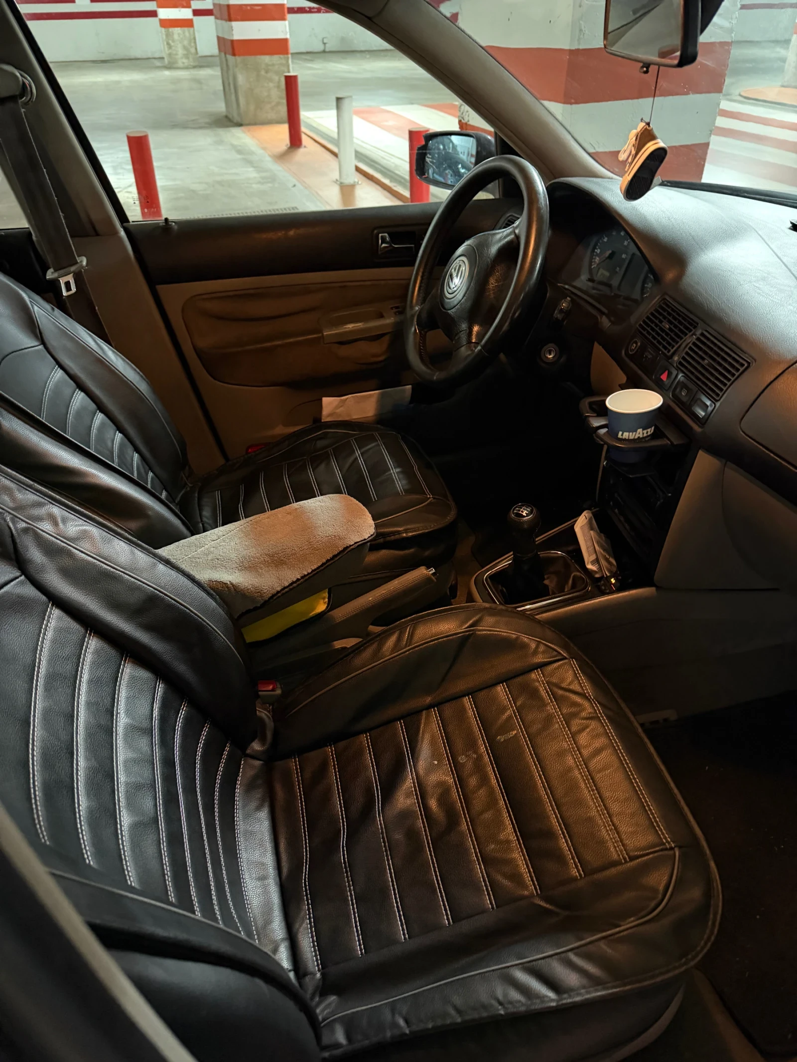 VW Golf 1.8 LPG, снимка 9 - Автомобили и джипове - 53958912