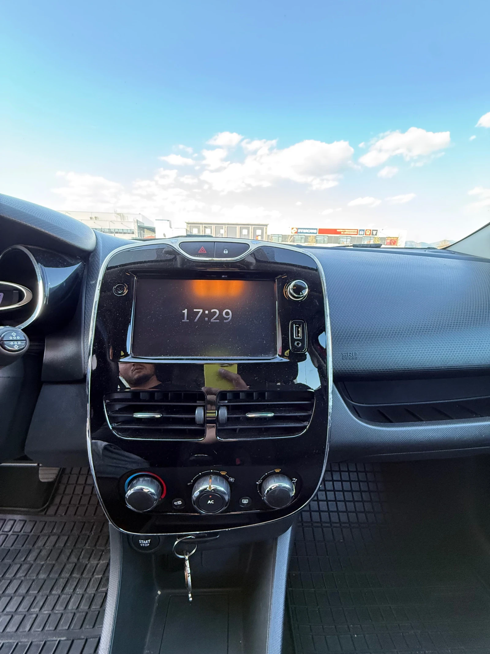 Renault Clio, снимка 13 - Автомобили и джипове - 54321242