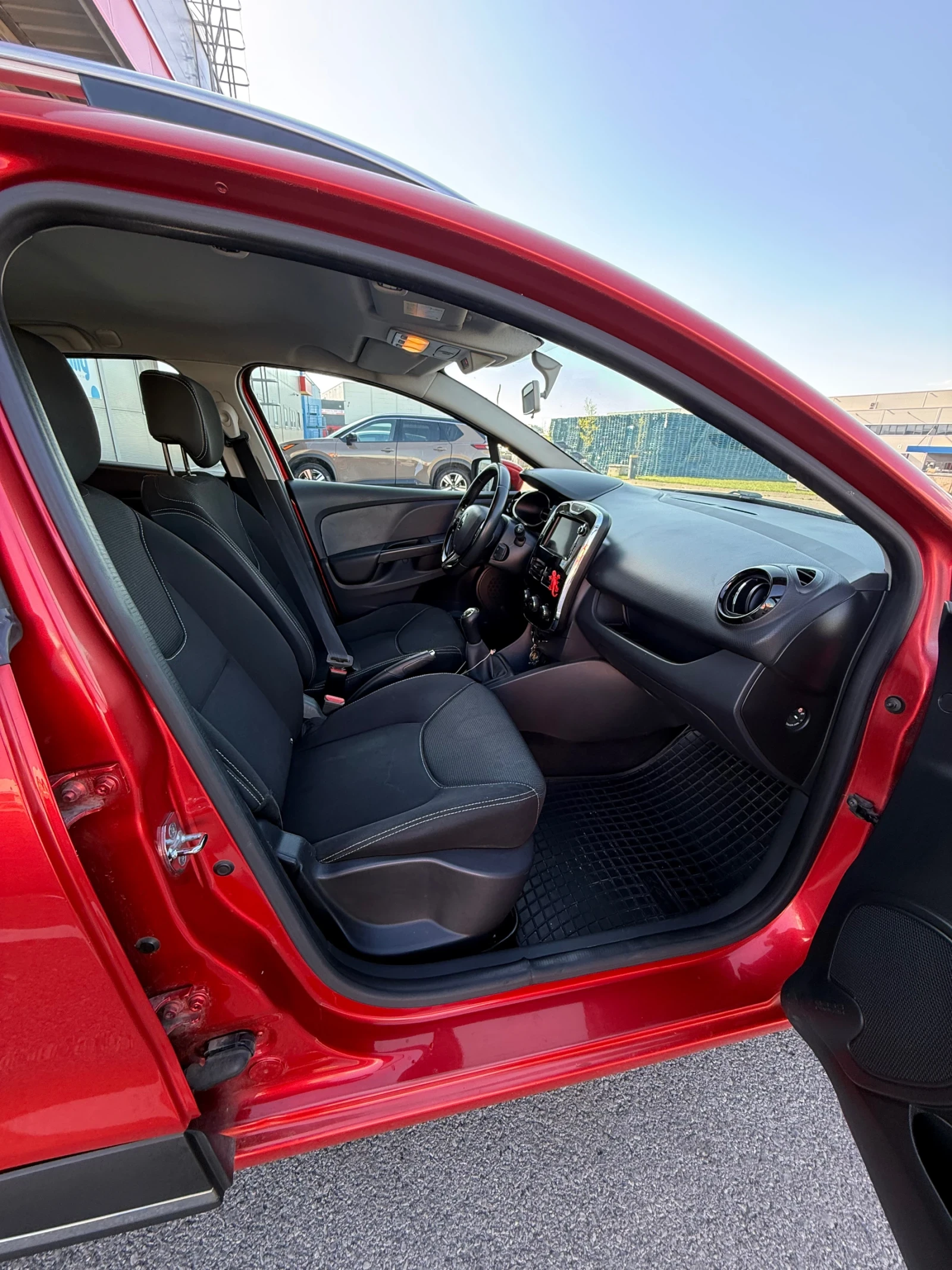 Renault Clio, снимка 7 - Автомобили и джипове - 54321242