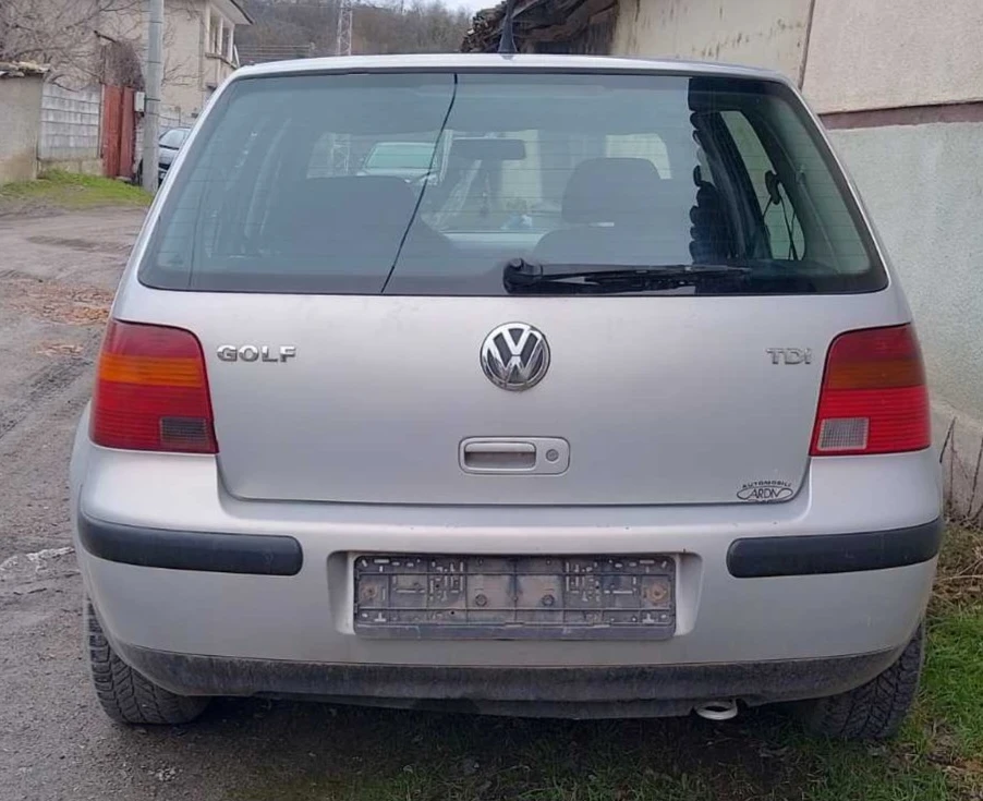 VW Golf 2 броя, снимка 2 - Автомобили и джипове - 54874612