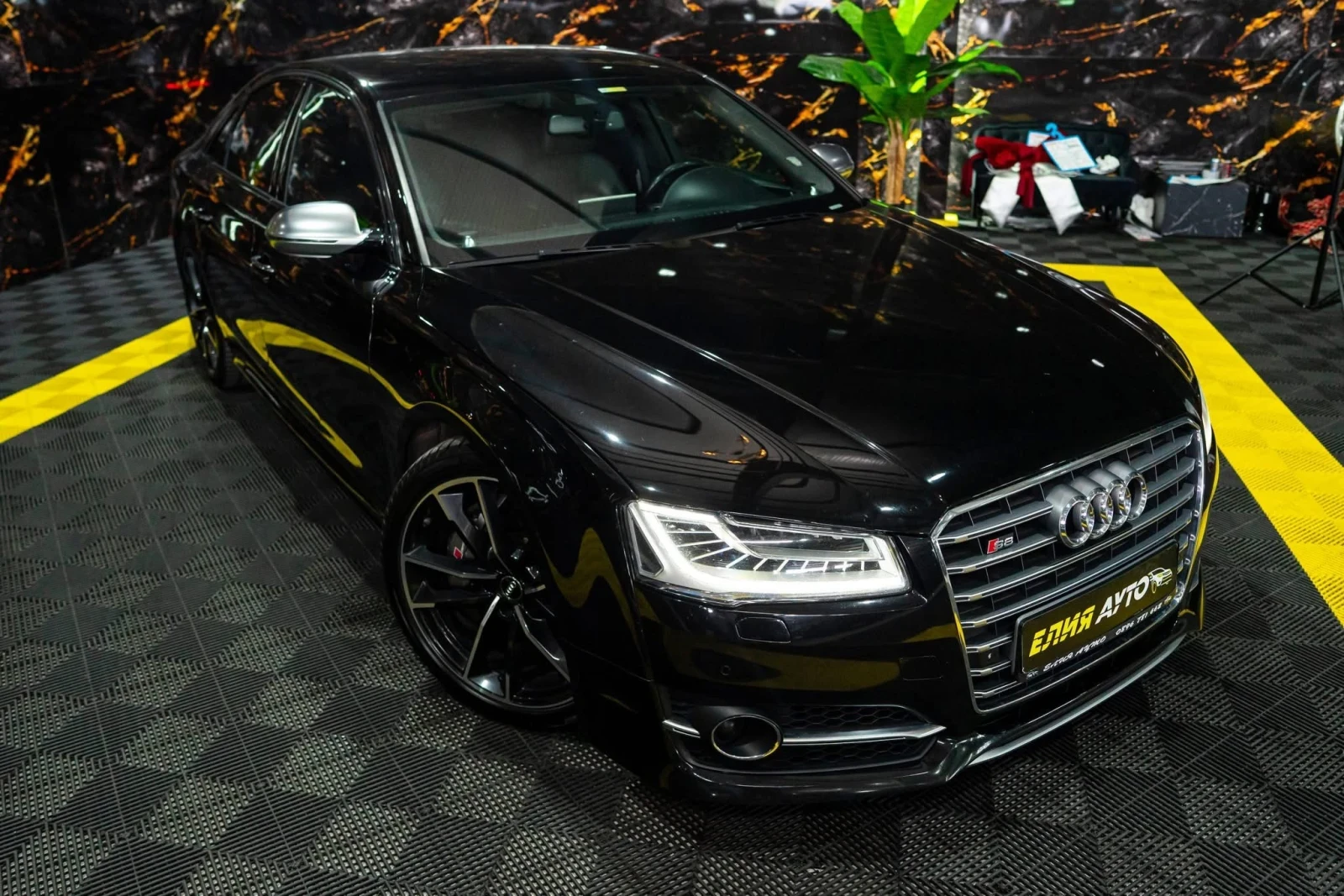 Audi S8 PLUS 780HP MATRIX CARBON B&O ЛИЗИНГ 100% , снимка 2 - Автомобили и джипове - 55160474
