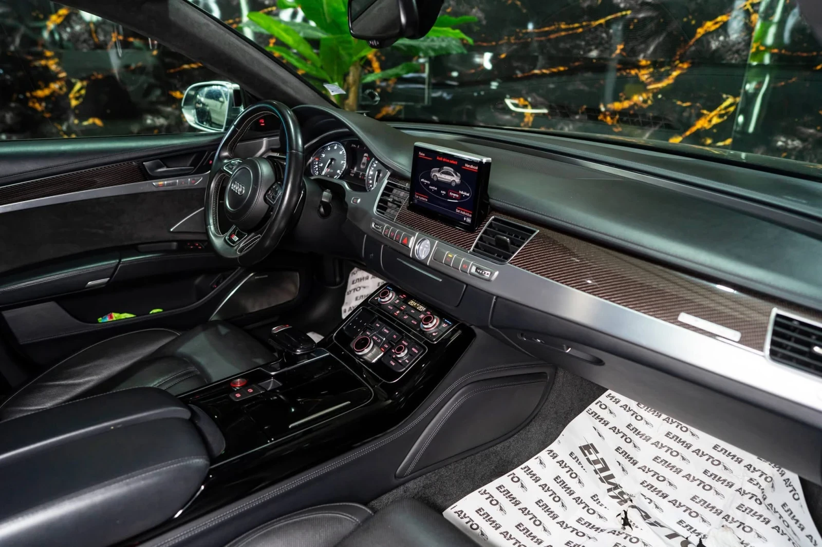 Audi S8 PLUS 780HP MATRIX CARBON B&O ЛИЗИНГ 100% , снимка 13 - Автомобили и джипове - 55160474