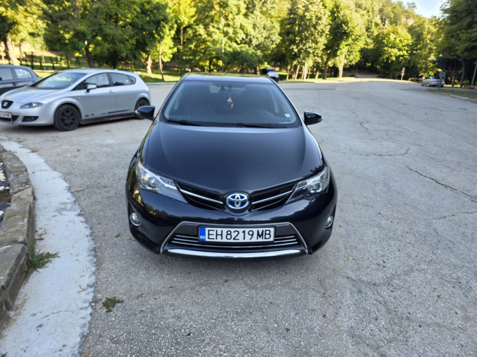 Toyota Auris Auris Хетчбек 1.8 Хибрид