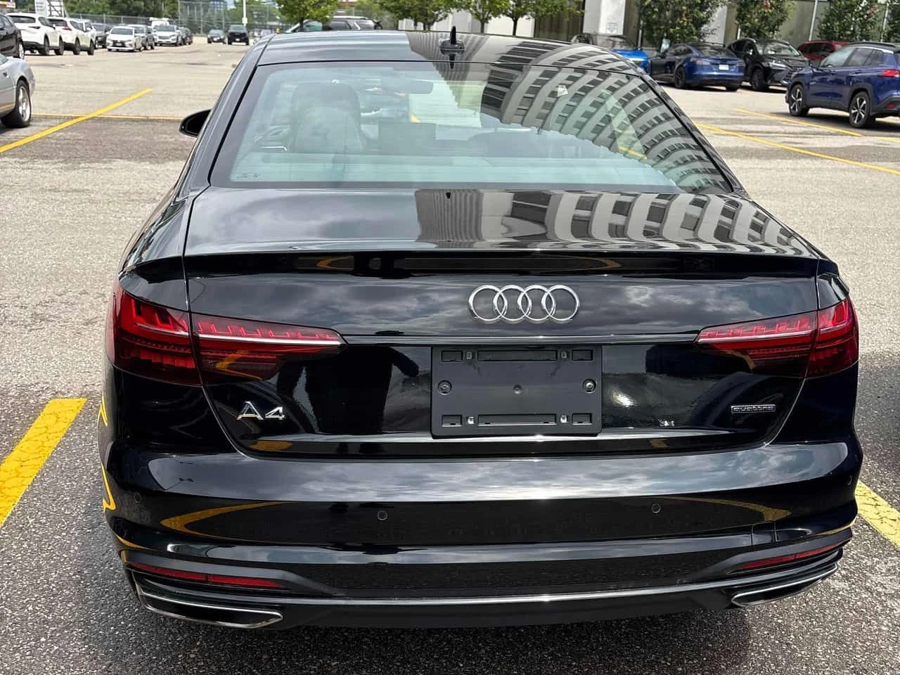 Audi A4 QUATTRO * ГЛАВНО ПРЕДСТАВИТЕЛСТВО НА AUDI* , снимка 4 - Автомобили и джипове - 55538891