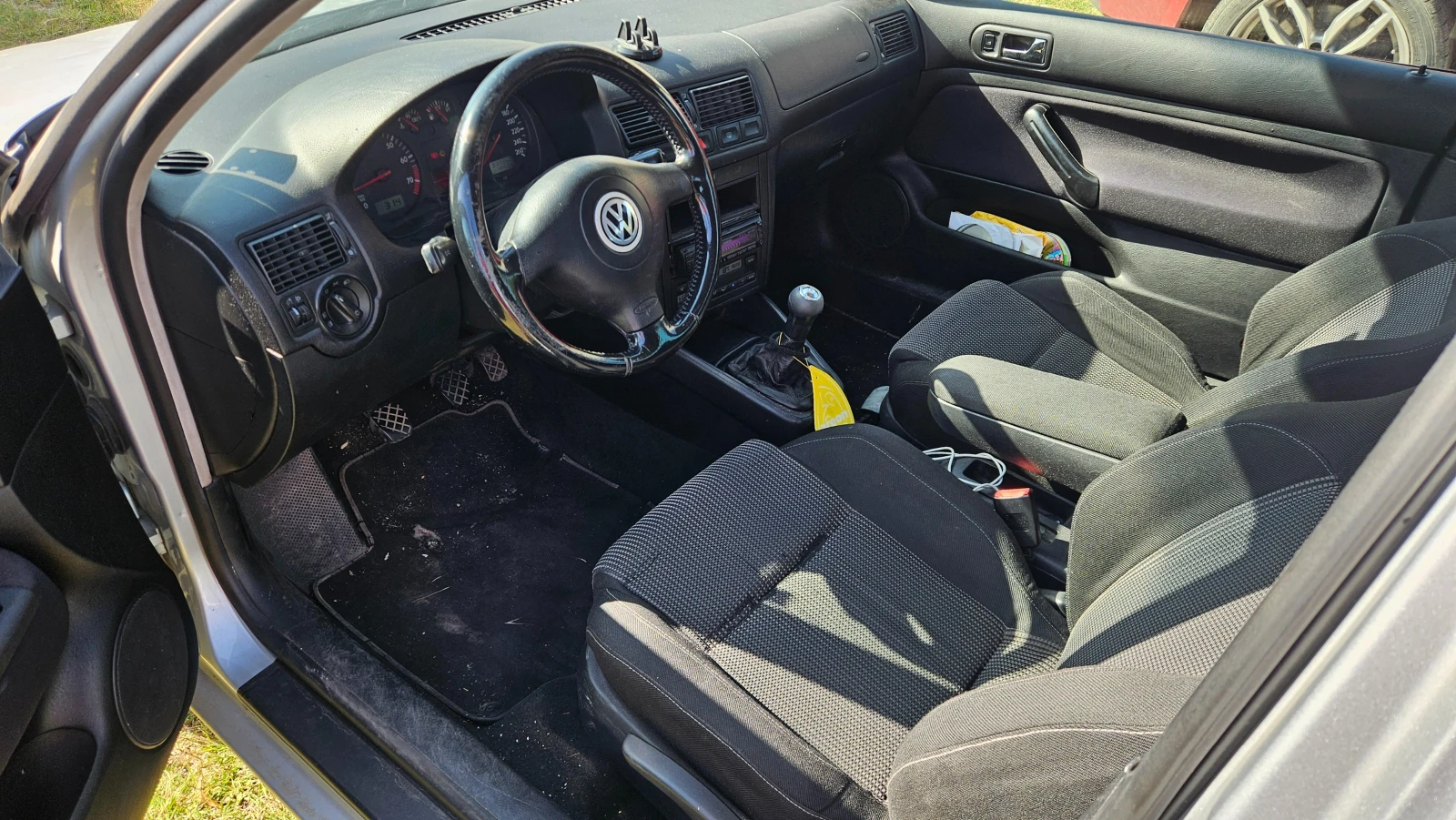 VW Golf 1.6 ГАЗ, снимка 5 - Автомобили и джипове - 55852334