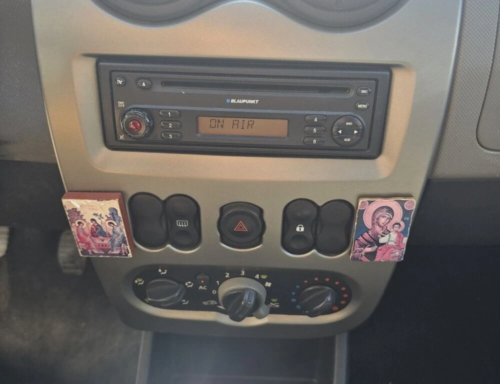 Dacia Logan Ambiance, Пълна сервизна история, Климатик, снимка 9 - Автомобили и джипове - 56147997