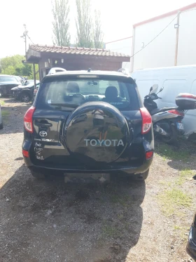 Toyota Rav4 2.2 D4D 136кс НА ЧАСТИ , снимка 4