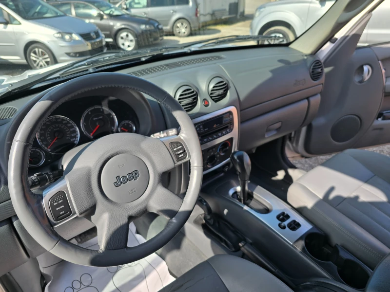 Jeep Cherokee 2.8CRDi-Face, Koja, Avtomat, снимка 6 - Автомобили и джипове - 49312575