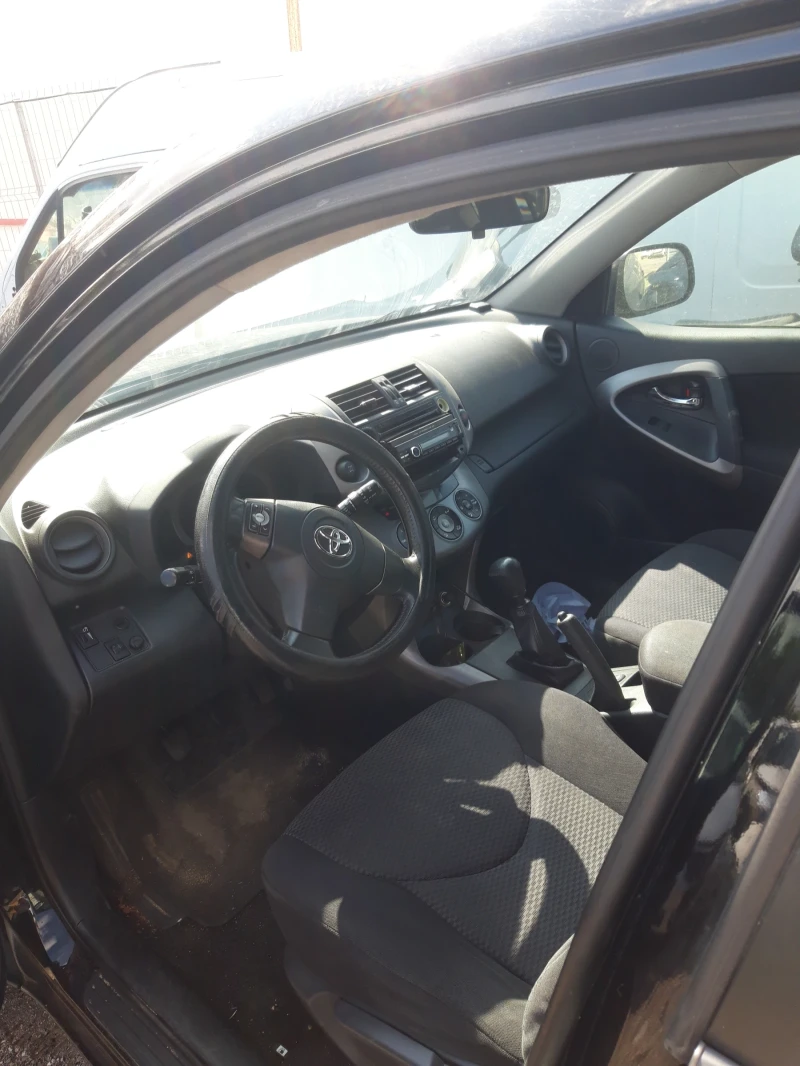 Toyota Rav4 2.2 D4D 136кс НА ЧАСТИ , снимка 5 - Автомобили и джипове - 51719902