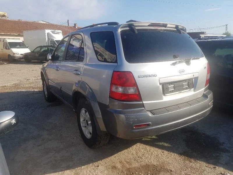 Kia Sorento 2.5 crd 4x4, снимка 5 - Автомобили и джипове - 28645227