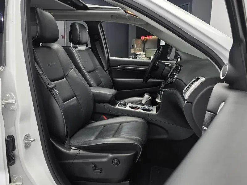 Jeep Cherokee 3.6 Summit/ HARMAN K/ DIST/ PANO/ ПАМЕТ/ ОБДУХВАНЕ, снимка 11 - Автомобили и джипове - 56590832