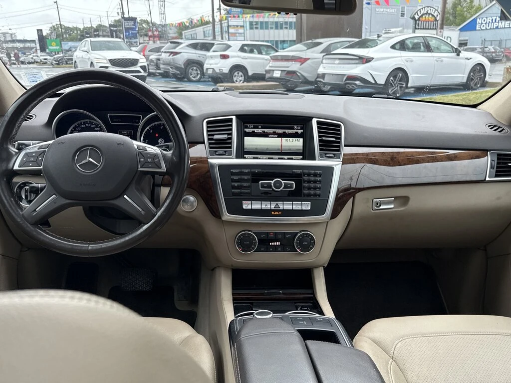 Mercedes-Benz ML 350 ПОДГРЕВ/ПАНОРАМА/HARMAN-KARDON/КЕЙЛЕС/КАМЕРА - изображение 10