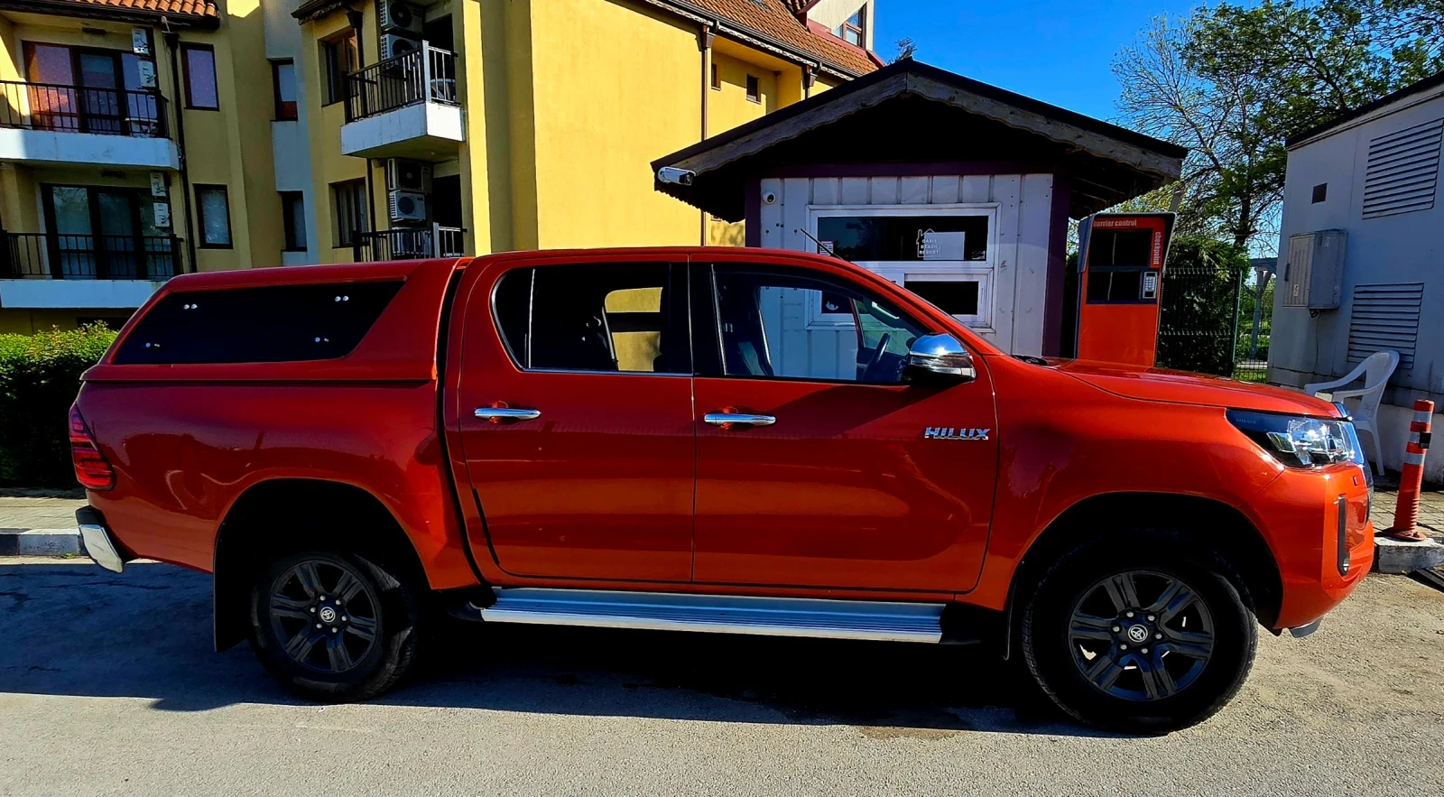 Toyota Hilux Hard Top 2.4 Diesel 16 pin теглич , снимка 3 - Автомобили и джипове - 54439404