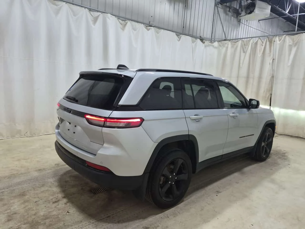 Jeep Grand cherokee 3.6 V6 * ALTITUDE * CARFAX * , снимка 4 - Автомобили и джипове - 55566303