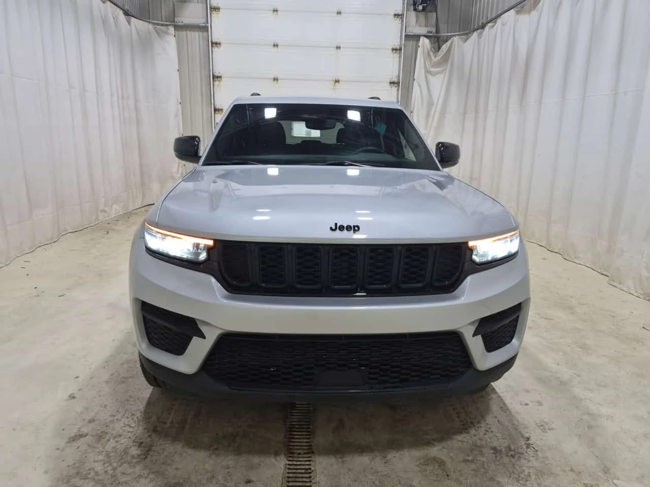 Jeep Grand cherokee 3.6 V6 * ALTITUDE * CARFAX * , снимка 2 - Автомобили и джипове - 55566303