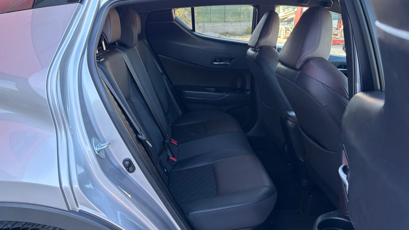 Toyota C-HR 1.8 Hybrid , снимка 11 - Автомобили и джипове - 56357167