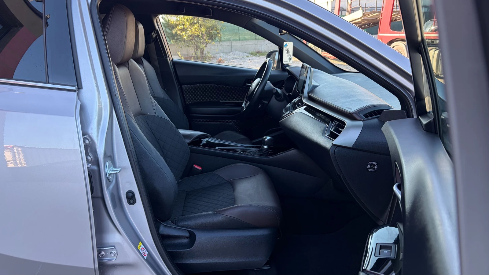 Toyota C-HR 1.8 Hybrid , снимка 12 - Автомобили и джипове - 56357167