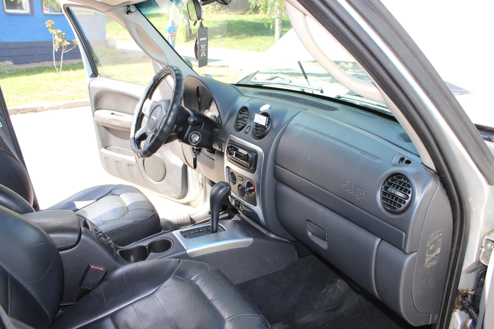 Jeep Cherokee 3.7, снимка 4 - Автомобили и джипове - 56412916