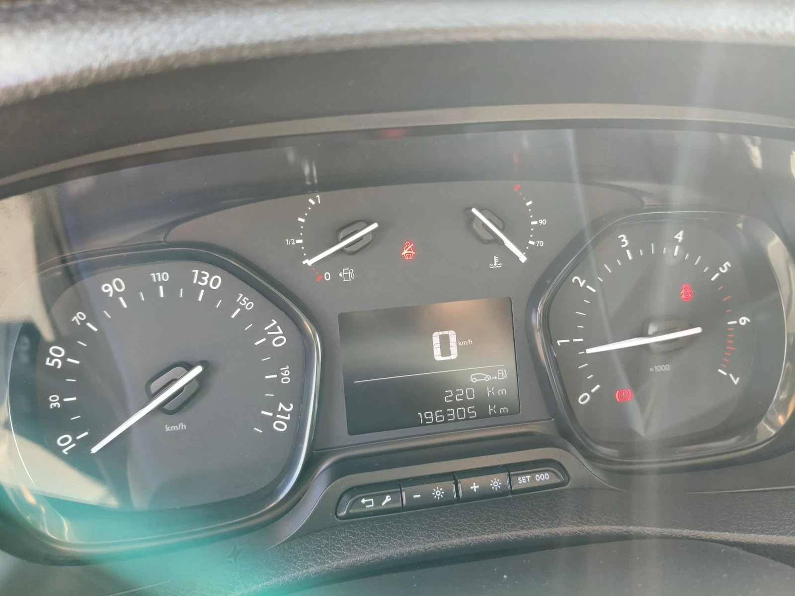Opel Vivaro 2, 0 122кс, снимка 12 - Бусове и автобуси - 55912691