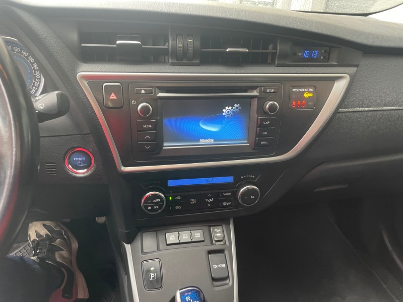Toyota Auris KEYLESS GO, снимка 14 - Автомобили и джипове - 45796298