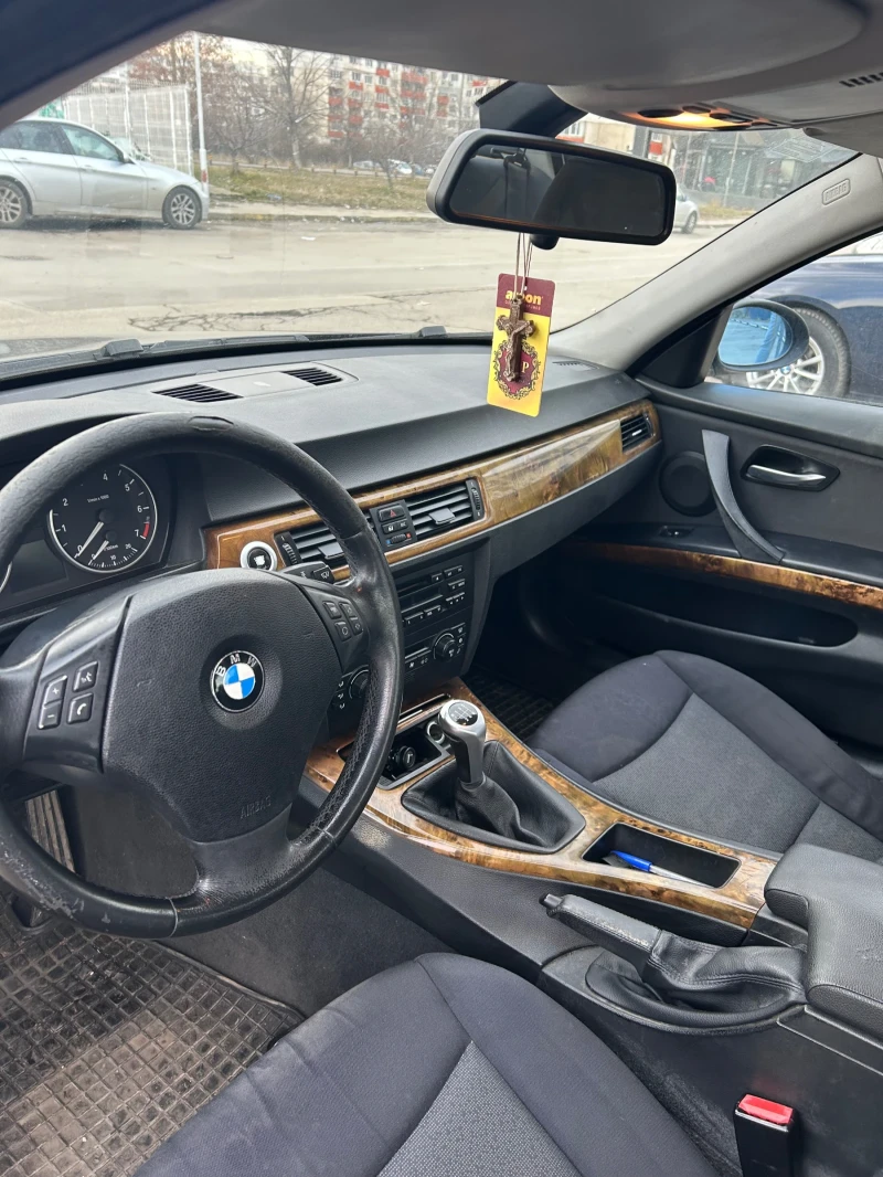 BMW 320, снимка 11 - Автомобили и джипове - 48841701