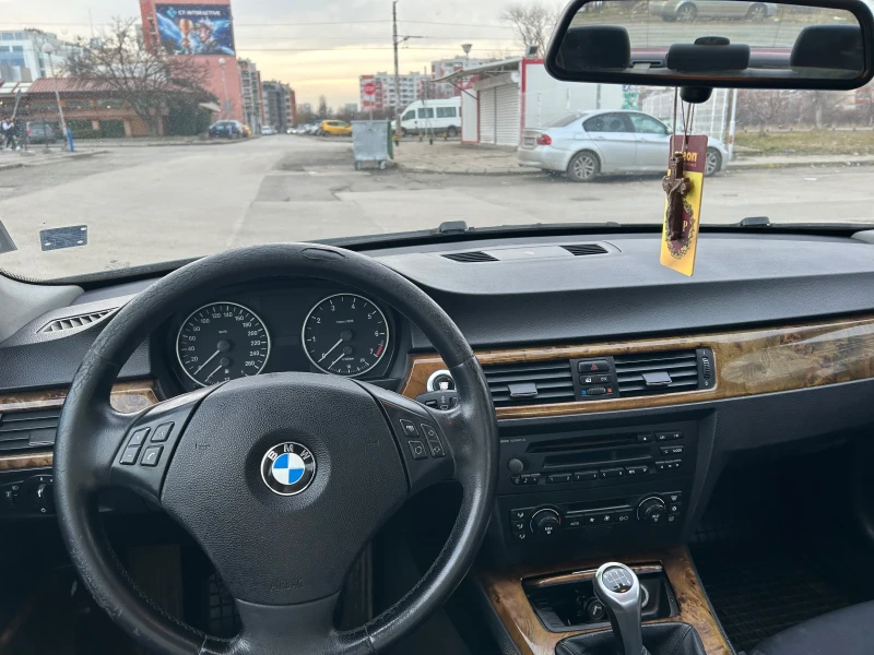 BMW 320, снимка 12 - Автомобили и джипове - 48841701