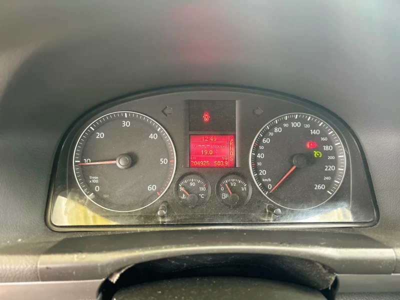 VW Touran 1.9 TDI, снимка 8 - Автомобили и джипове - 52339053