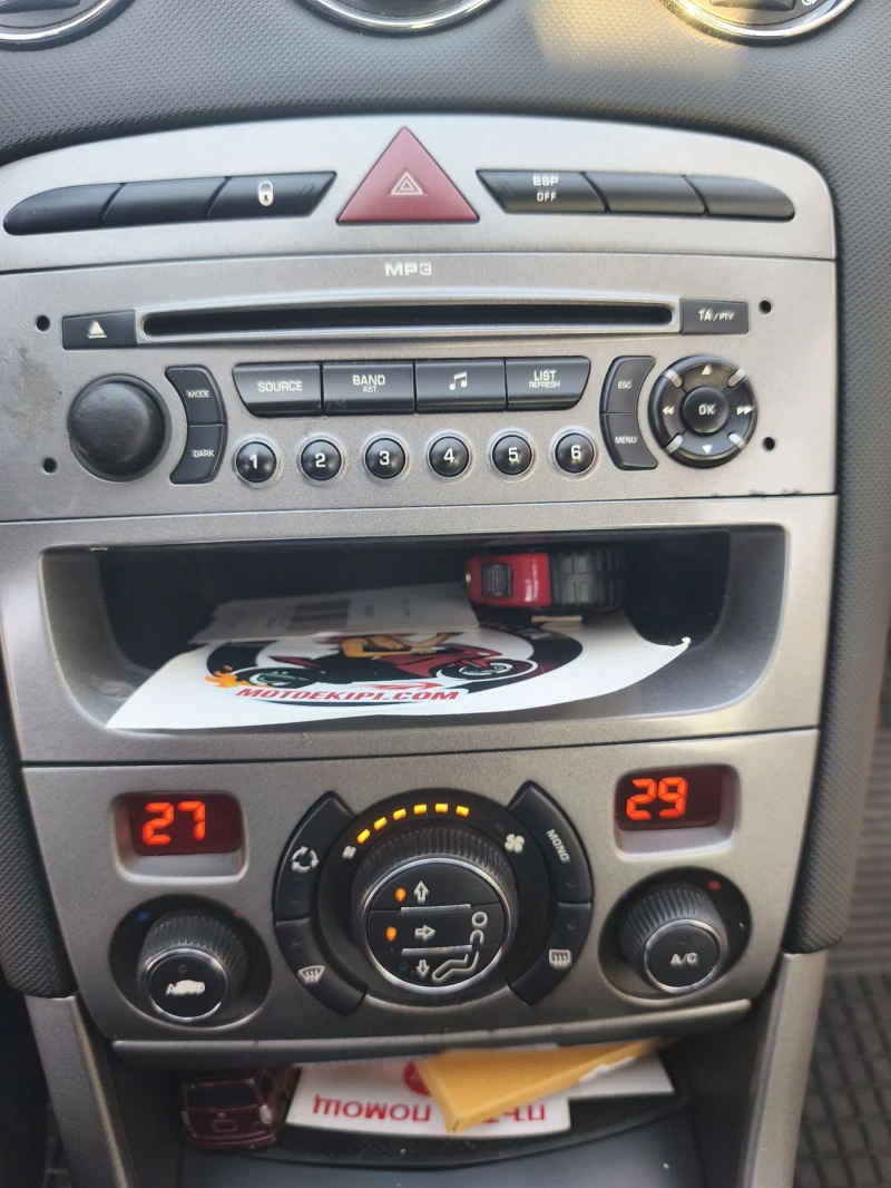 Peugeot 308 1.6 HDI 90к.с. климатроник 5 врати, снимка 15 - Автомобили и джипове - 52692290