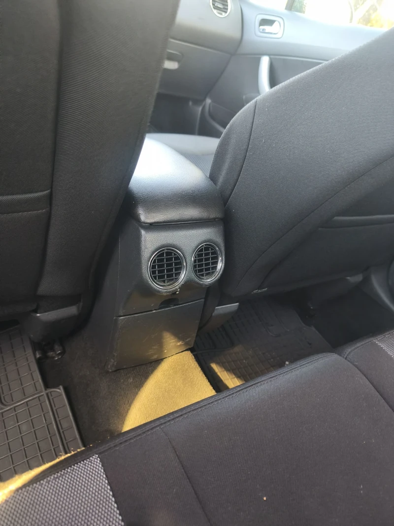 Peugeot 308 1.6 HDI 90к.с. климатроник 5 врати, снимка 8 - Автомобили и джипове - 52692290