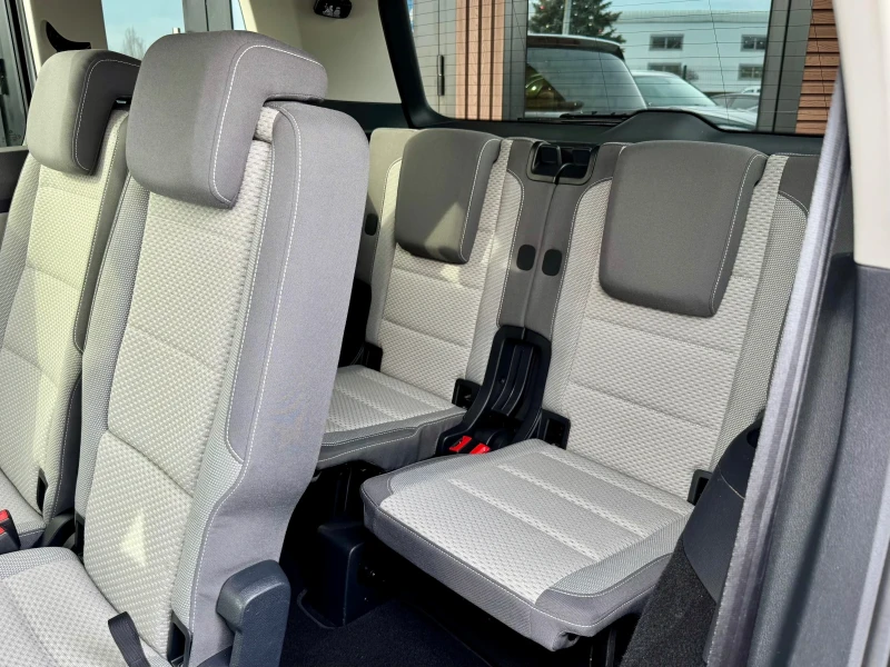 VW Touran 1.6TDI Key less, Camera, 6+ 1, снимка 8 - Автомобили и джипове - 53316796