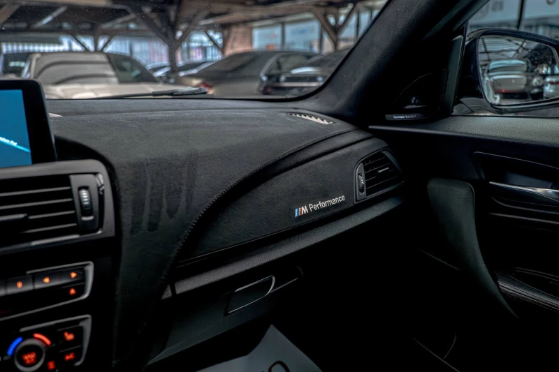BMW 135 M-Technic/Алкантар/Спортен дисплей/Harman Kardon/П, снимка 11 - Автомобили и джипове - 53448193