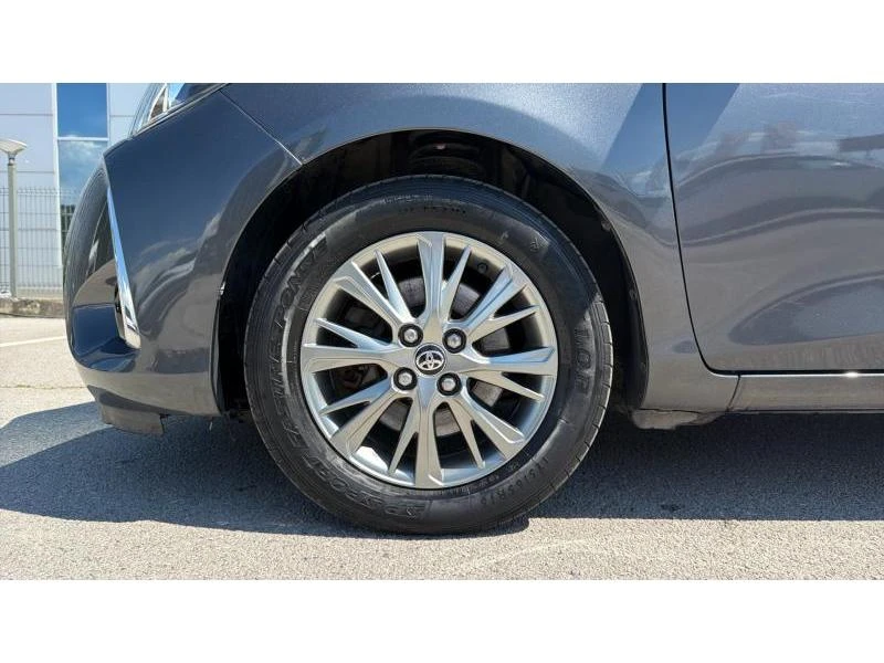 Toyota Yaris 1.5P HYBRID FANCY, снимка 16 - Автомобили и джипове - 54844687