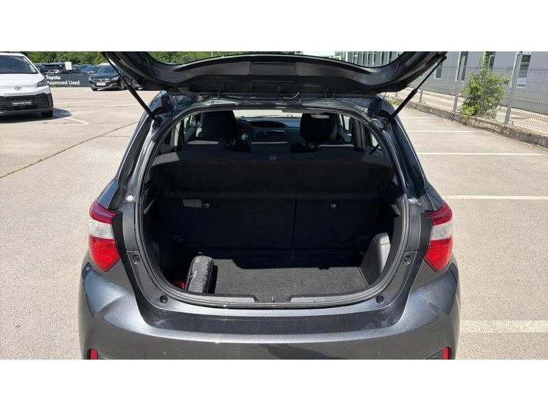 Toyota Yaris 1.5P HYBRID FANCY, снимка 10 - Автомобили и джипове - 54844687