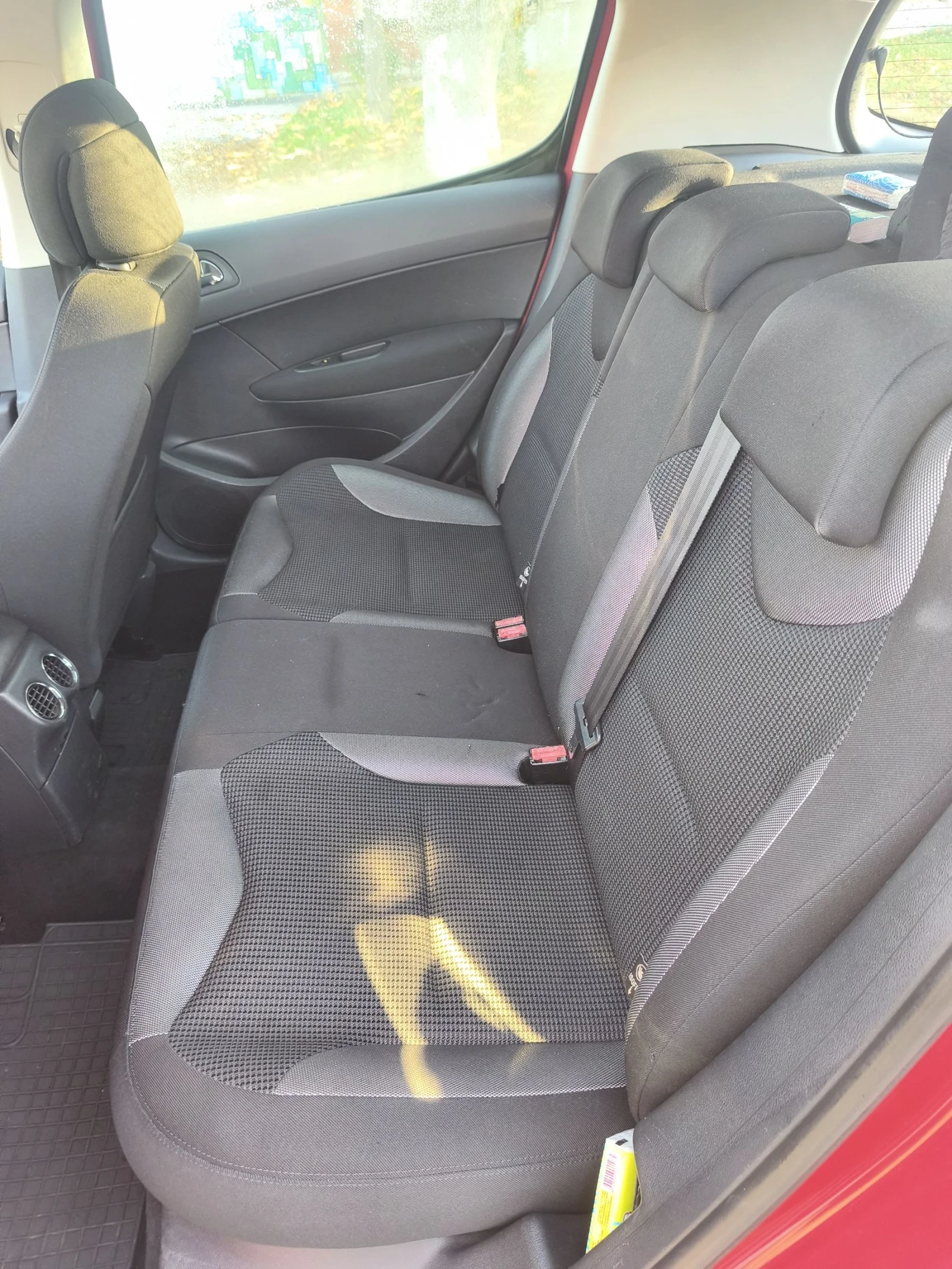 Peugeot 308 1.6 HDI 90к.с. климатроник 5 врати - изображение 9