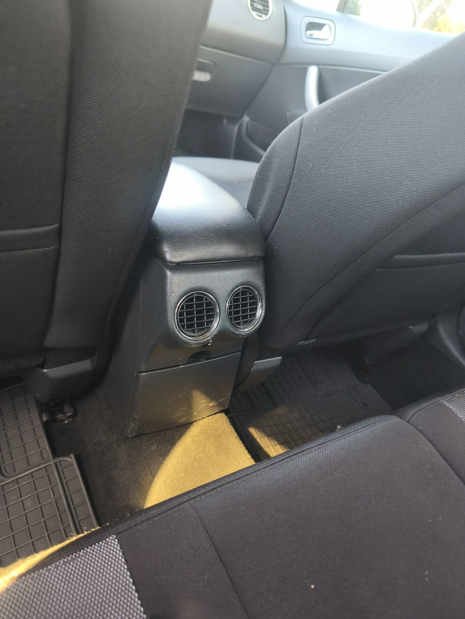 Peugeot 308 1.6 HDI 90к.с. климатроник 5 врати - изображение 8