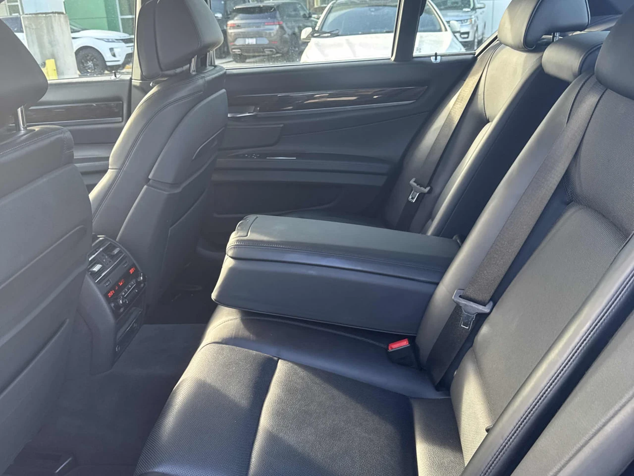 BMW 750 CARFAX* АВТОФИНАНСИРАНЕ БЕЗ ПЪРВОНАЧАЛНА ВНОСКА - изображение 9