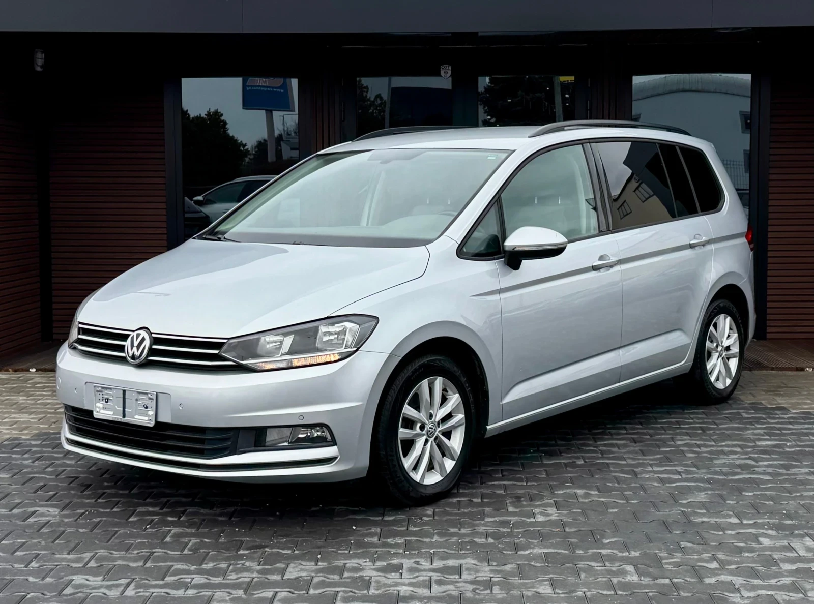 VW Touran 1.6TDI Key less, Camera, 6+ 1 | Mobile.bg � ����������� 1