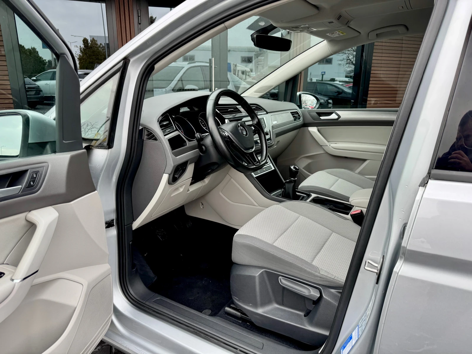 VW Touran 1.6TDI Key less, Camera, 6+ 1 - изображение 6