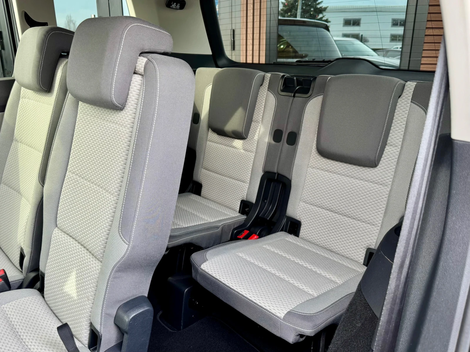 VW Touran 1.6TDI Key less, Camera, 6+ 1 - изображение 8