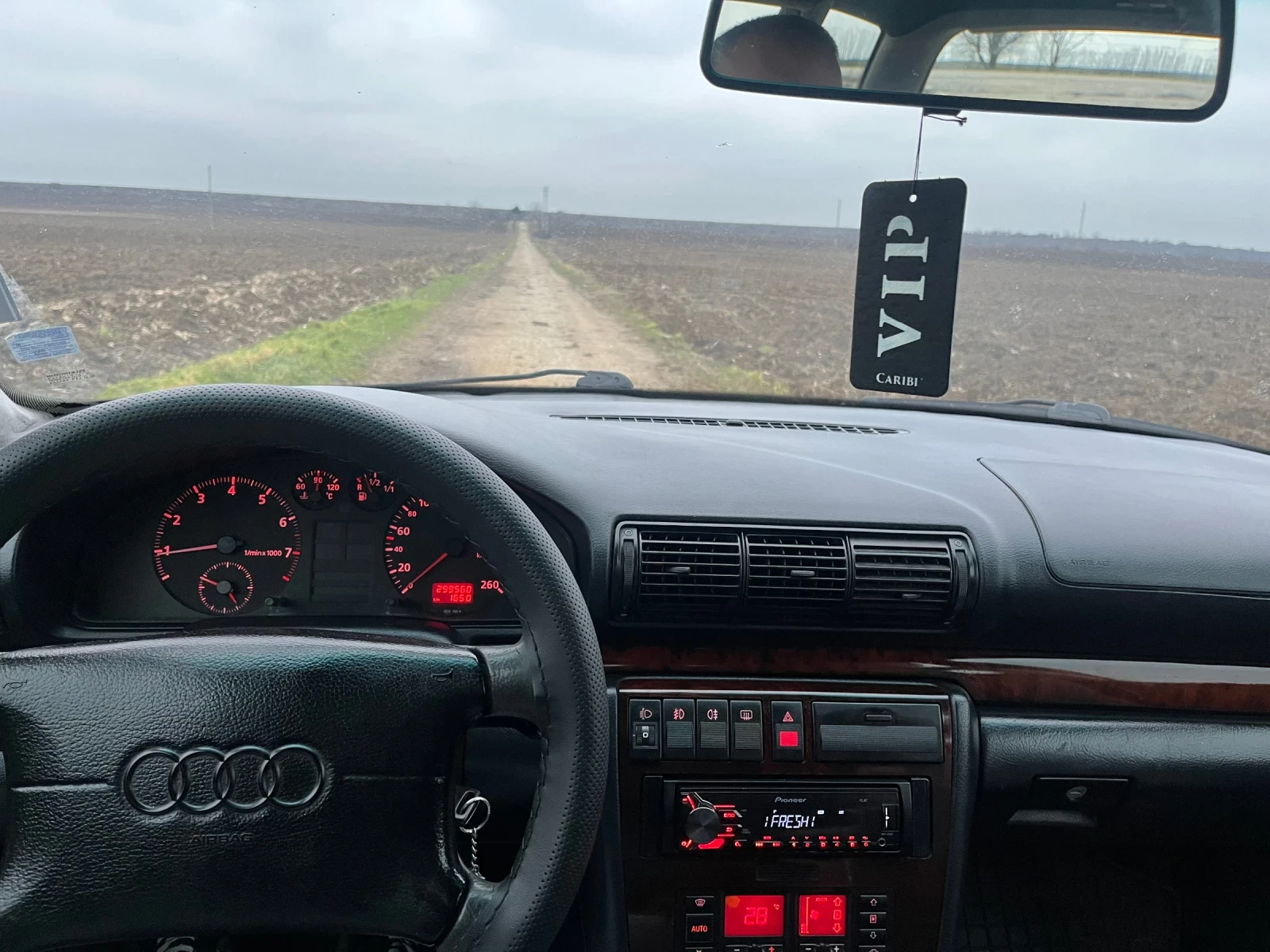 Audi A4 1.8 ГАЗ - изображение 4