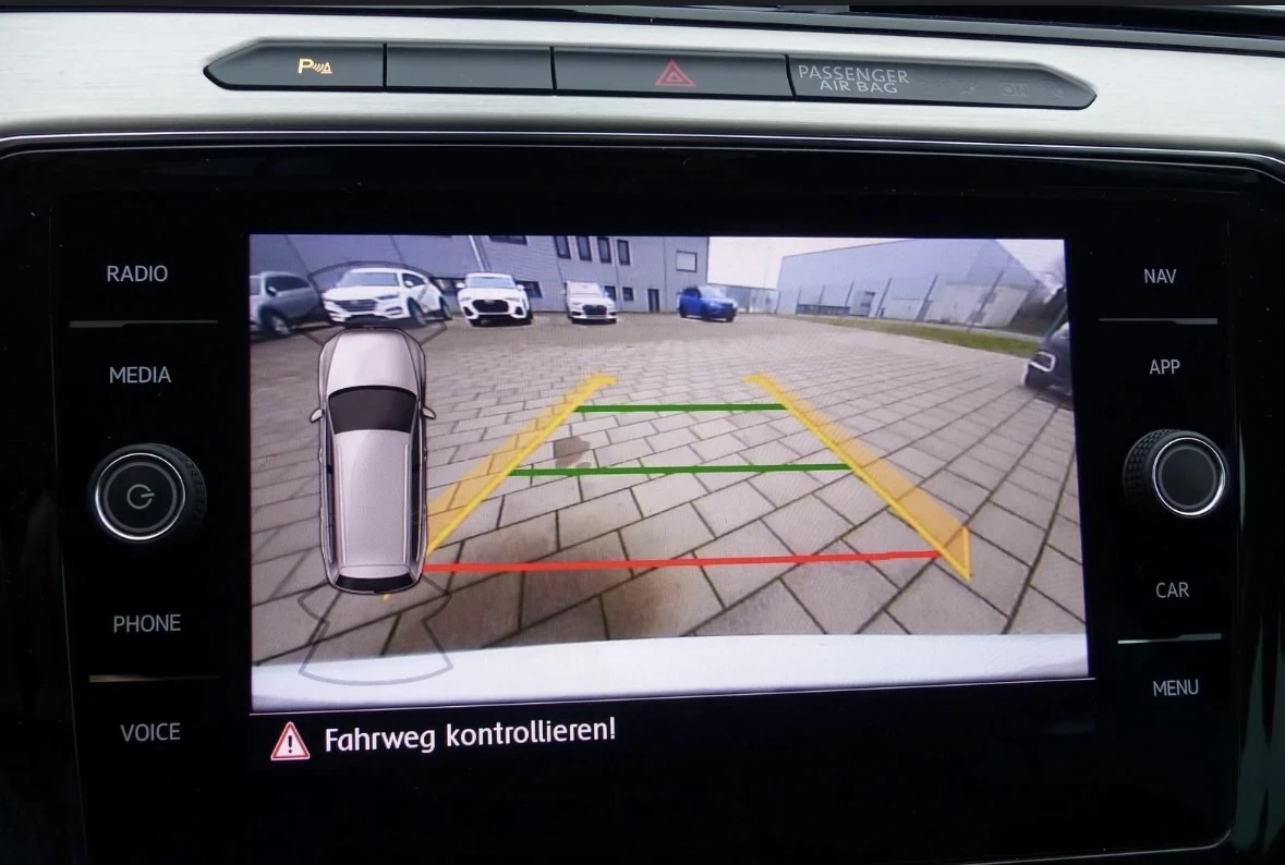 VW Passat 2.0TDI* R-line* ДИГИТАЛ* КАМЕРА, снимка 8 - Автомобили и джипове - 53839791