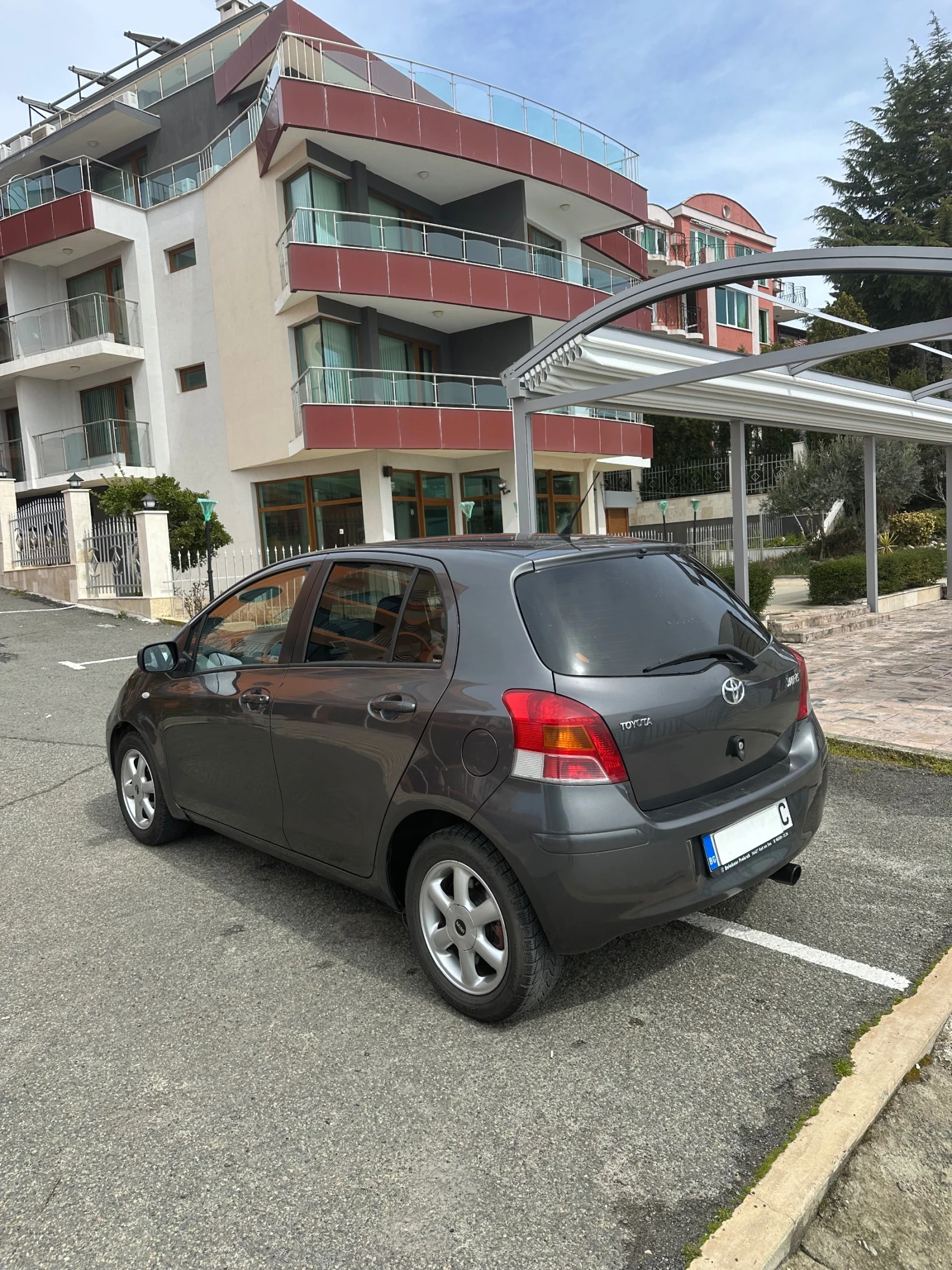 Toyota Yaris 1.3 VVT-i, снимка 5 - Автомобили и джипове - 54006500