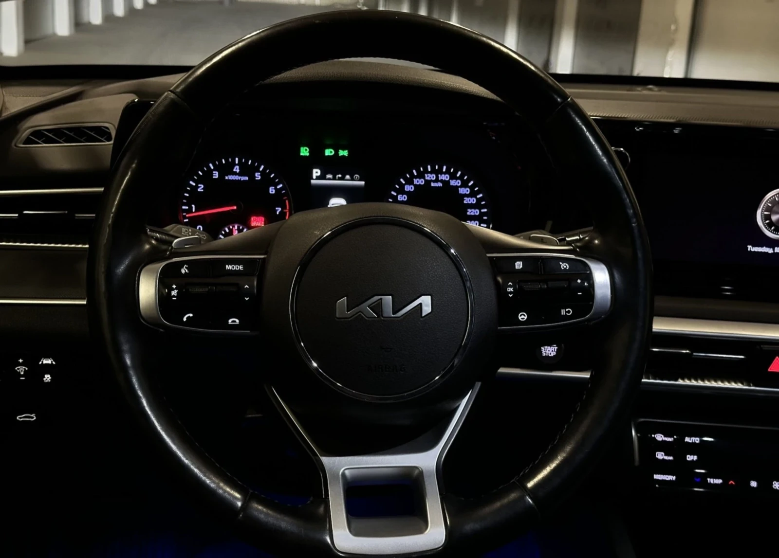 Kia K5 Джойстик* Обдухване* Keyless* Сензори, снимка 14 - Автомобили и джипове - 54443039