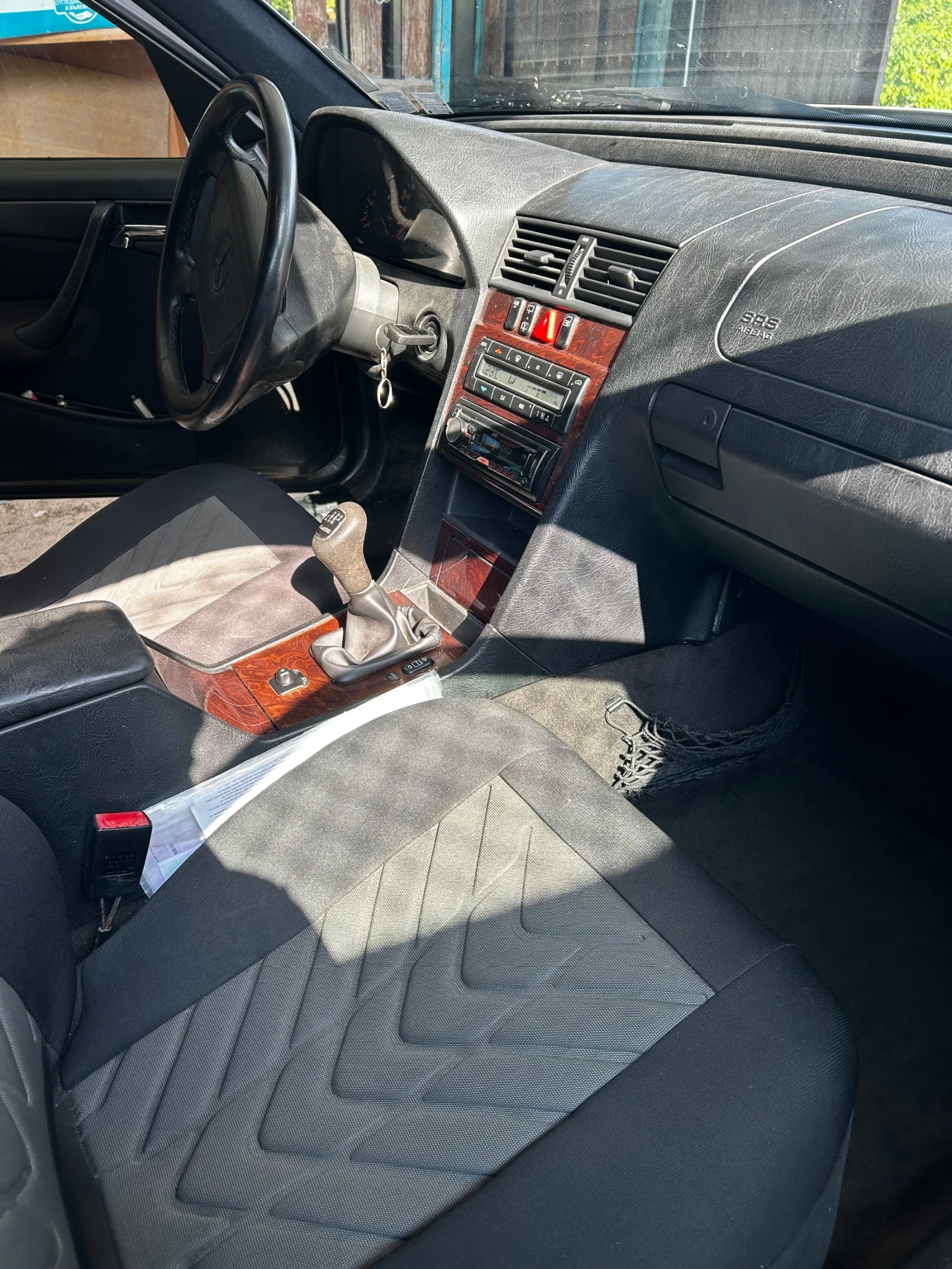 Mercedes-Benz C 180, снимка 9 - Автомобили и джипове - 55151138