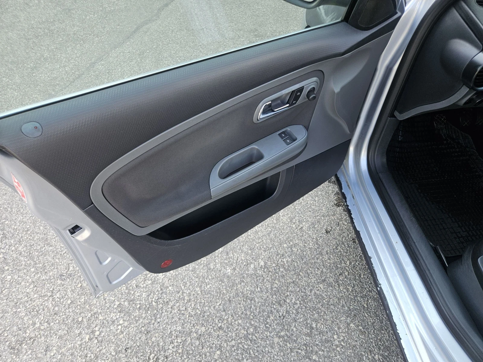 Seat Ibiza 1.4TDI* Face-Lift* Климатик , снимка 8 - Автомобили и джипове - 55177588