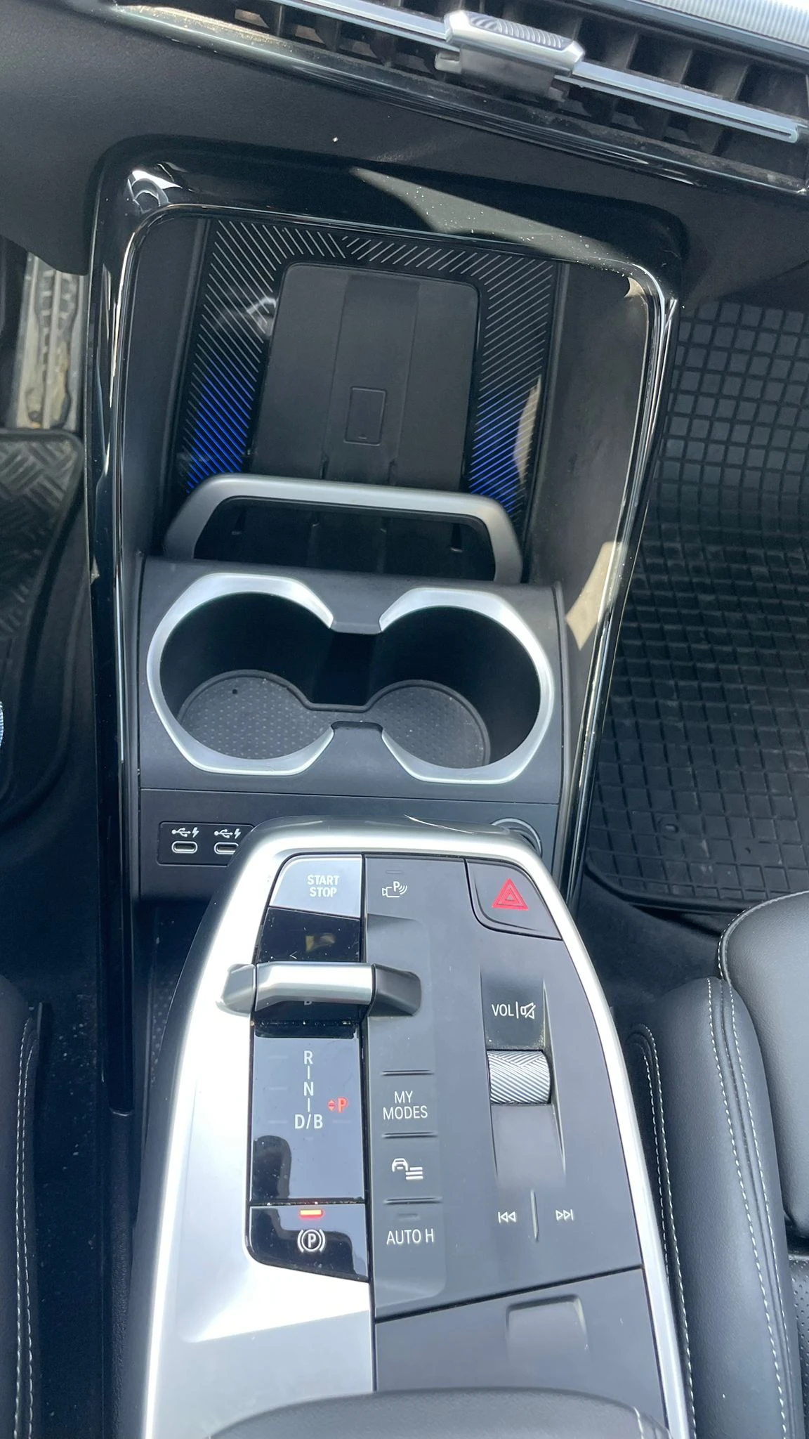 BMW iX1 eDrive20, снимка 14 - Автомобили и джипове - 55413557